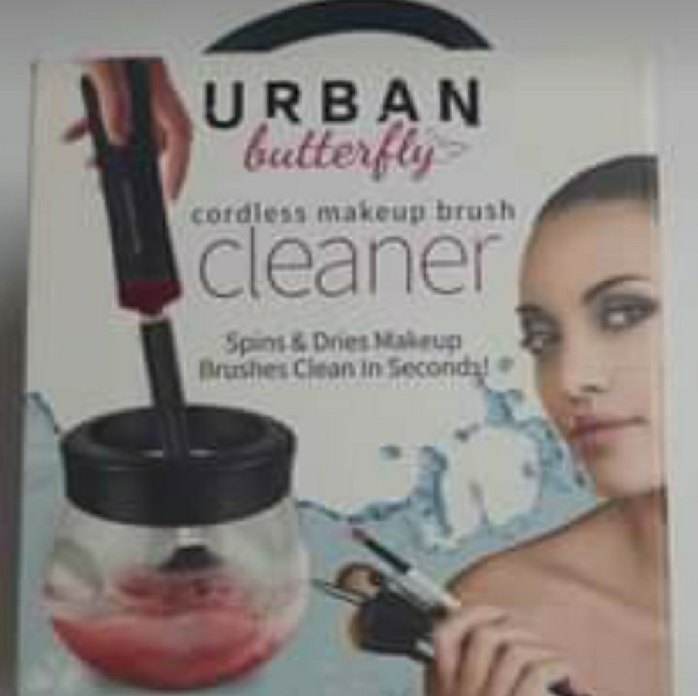 Makeup brush cleaner
